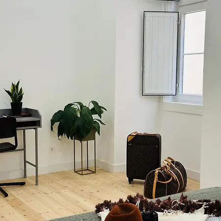 Chiado Bedroom Downtown * ליסבון