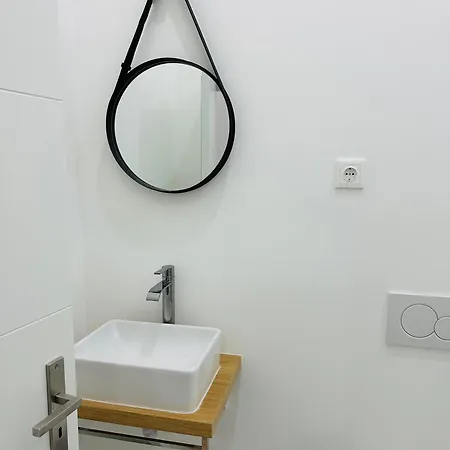 Chiado Bedroom Downtown * ליסבון